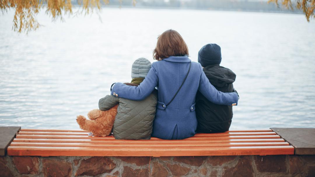 Mutter mit Kindern
